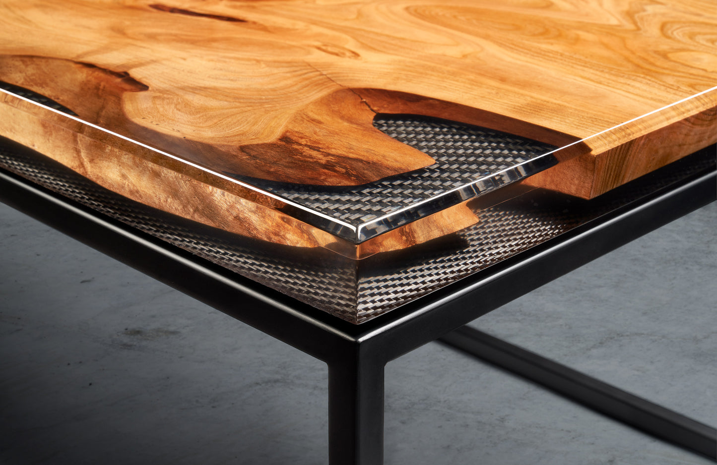Carbon - Epoxidharz Holztisch